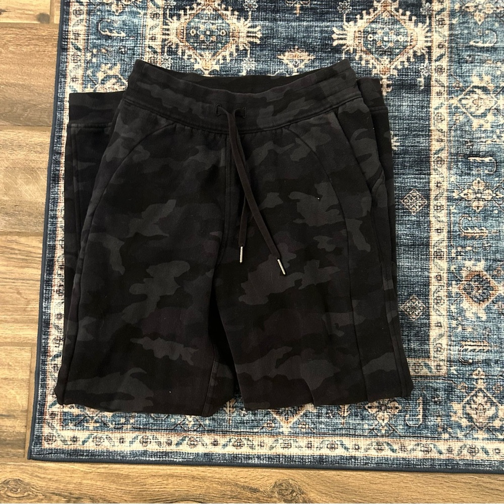Lululemon camo joggers